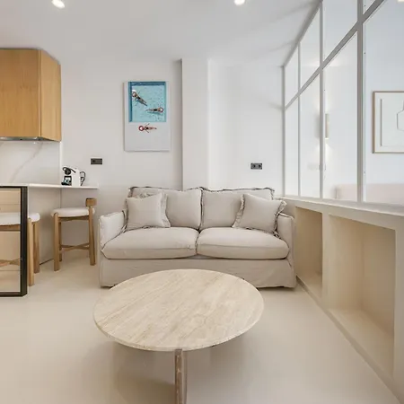 Bright Scandi-style With Stunning Garden Views *